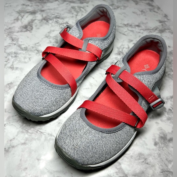 Columbia Shoes - Columbia Fire Venture Mary Jane II Knit Flat Adjustable Strap Hiking Shoes EUC